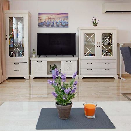 Modern 2-Bed Apt, Late Check In Available 斯普利特 外观 照片