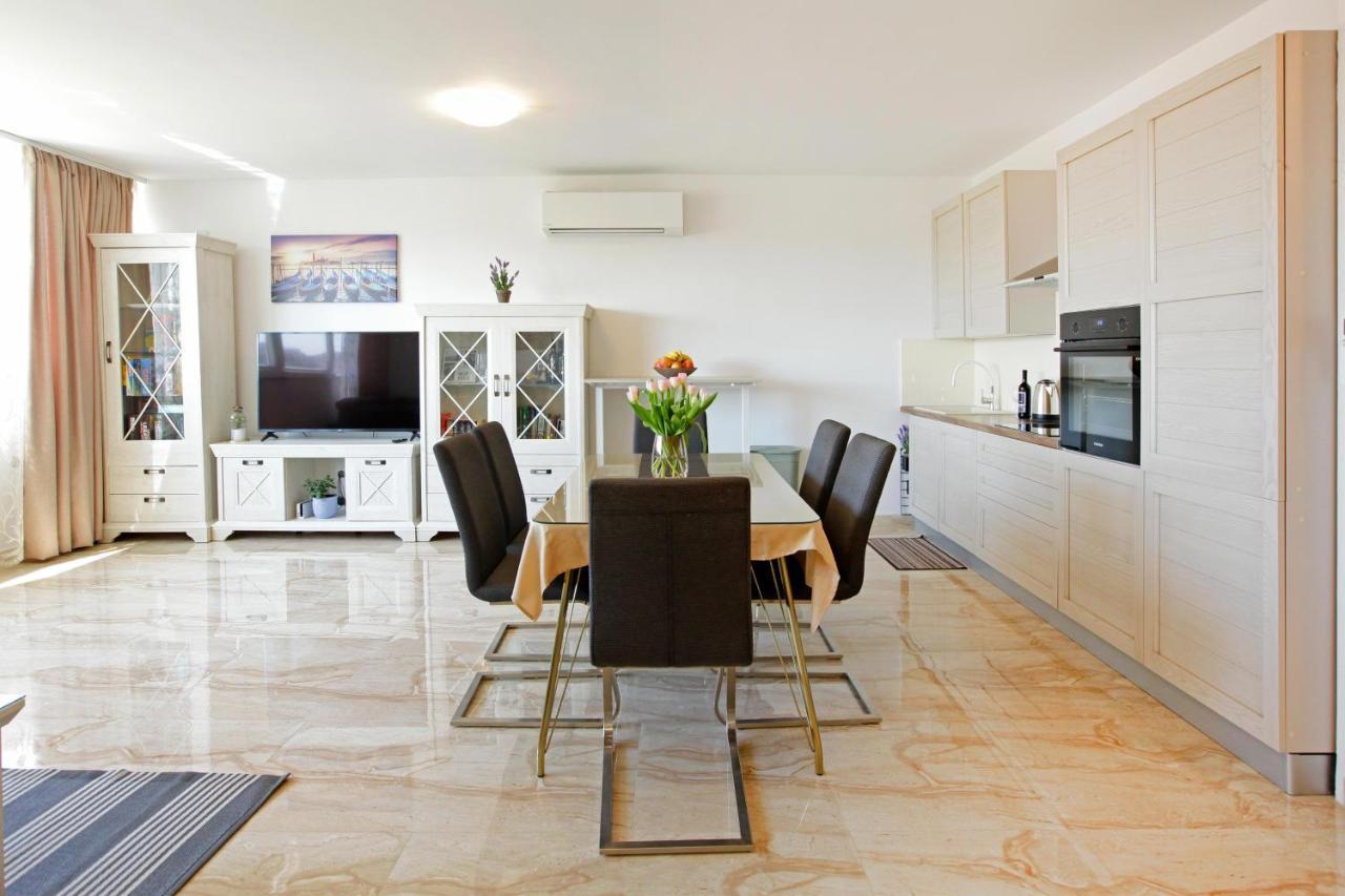 Modern 2-Bed Apt, Late Check In Available 斯普利特 外观 照片