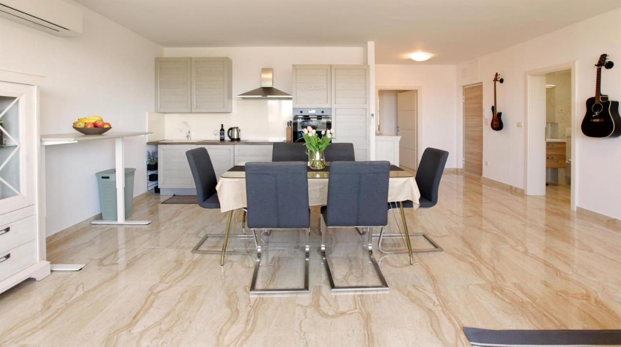 Modern 2-Bed Apt, Late Check In Available 斯普利特 外观 照片