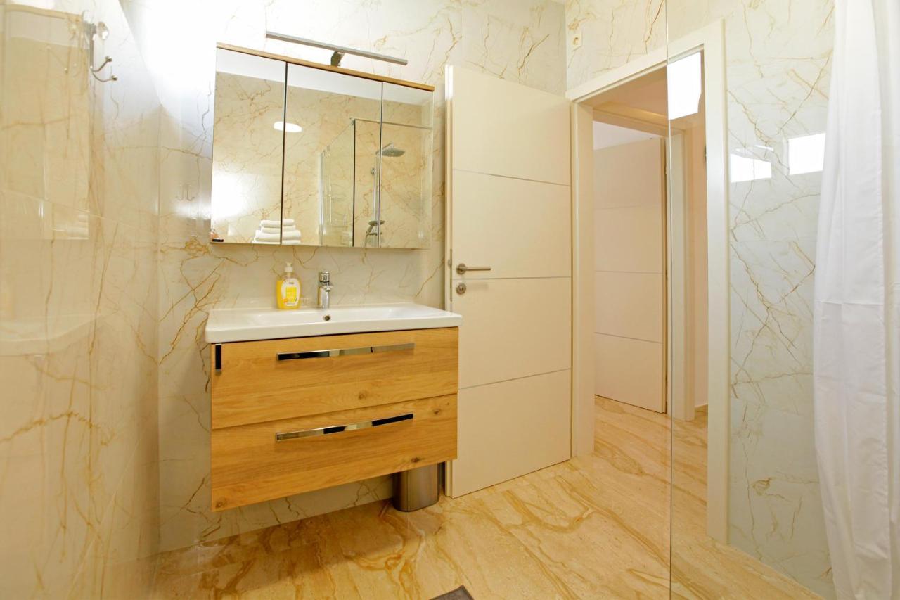 Modern 2-Bed Apt, Late Check In Available 斯普利特 外观 照片
