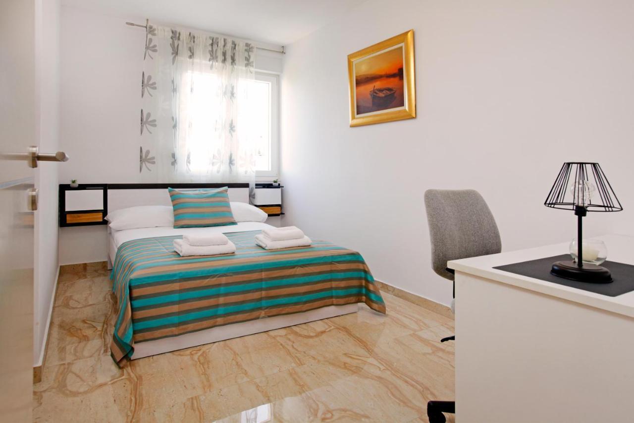 Modern 2-Bed Apt, Late Check In Available 斯普利特 外观 照片