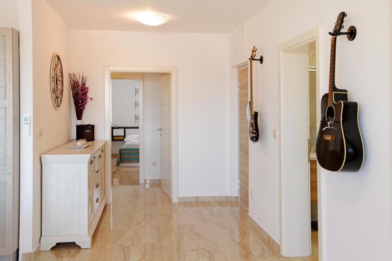 Modern 2-Bed Apt, Late Check In Available 斯普利特 外观 照片