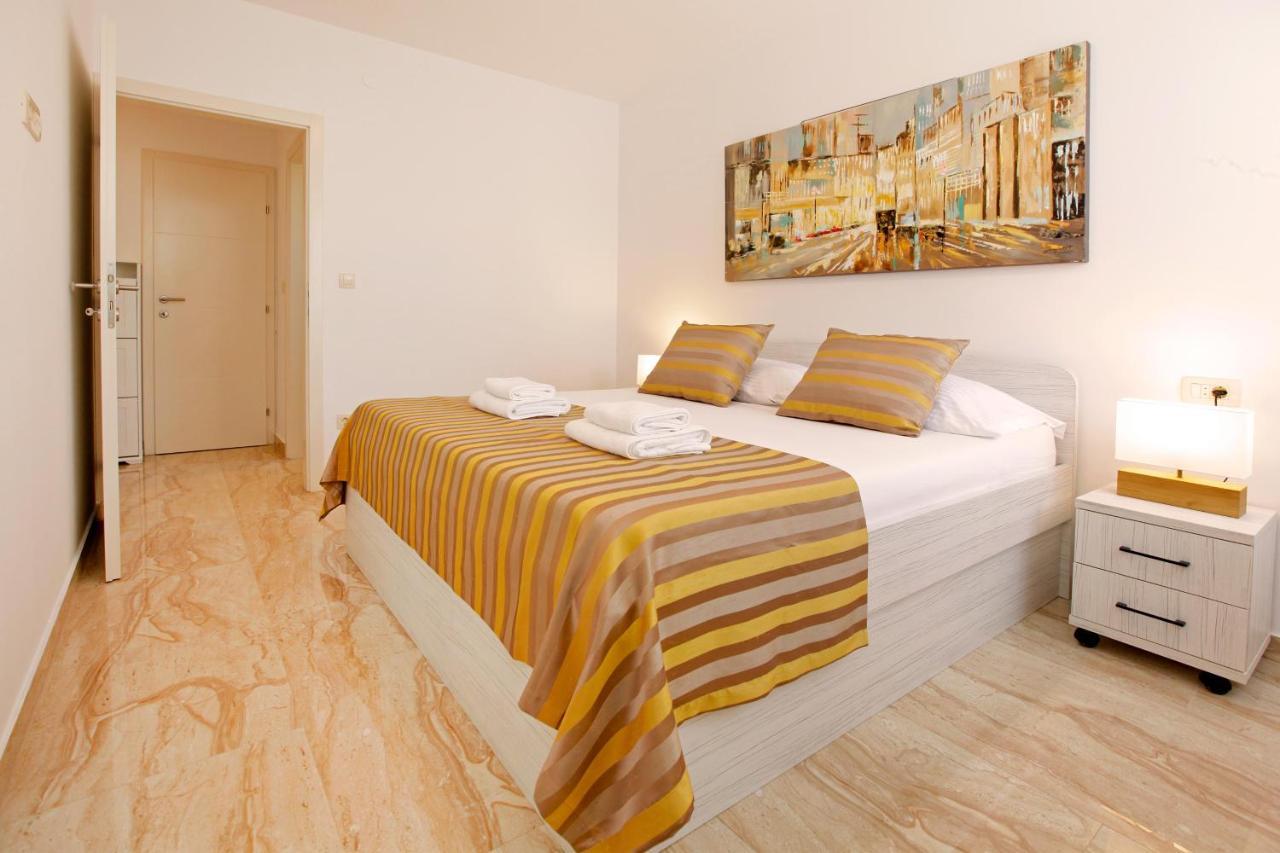 Modern 2-Bed Apt, Late Check In Available 斯普利特 外观 照片