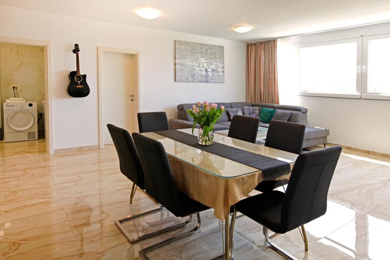 Modern 2-Bed Apt, Late Check In Available 斯普利特 外观 照片