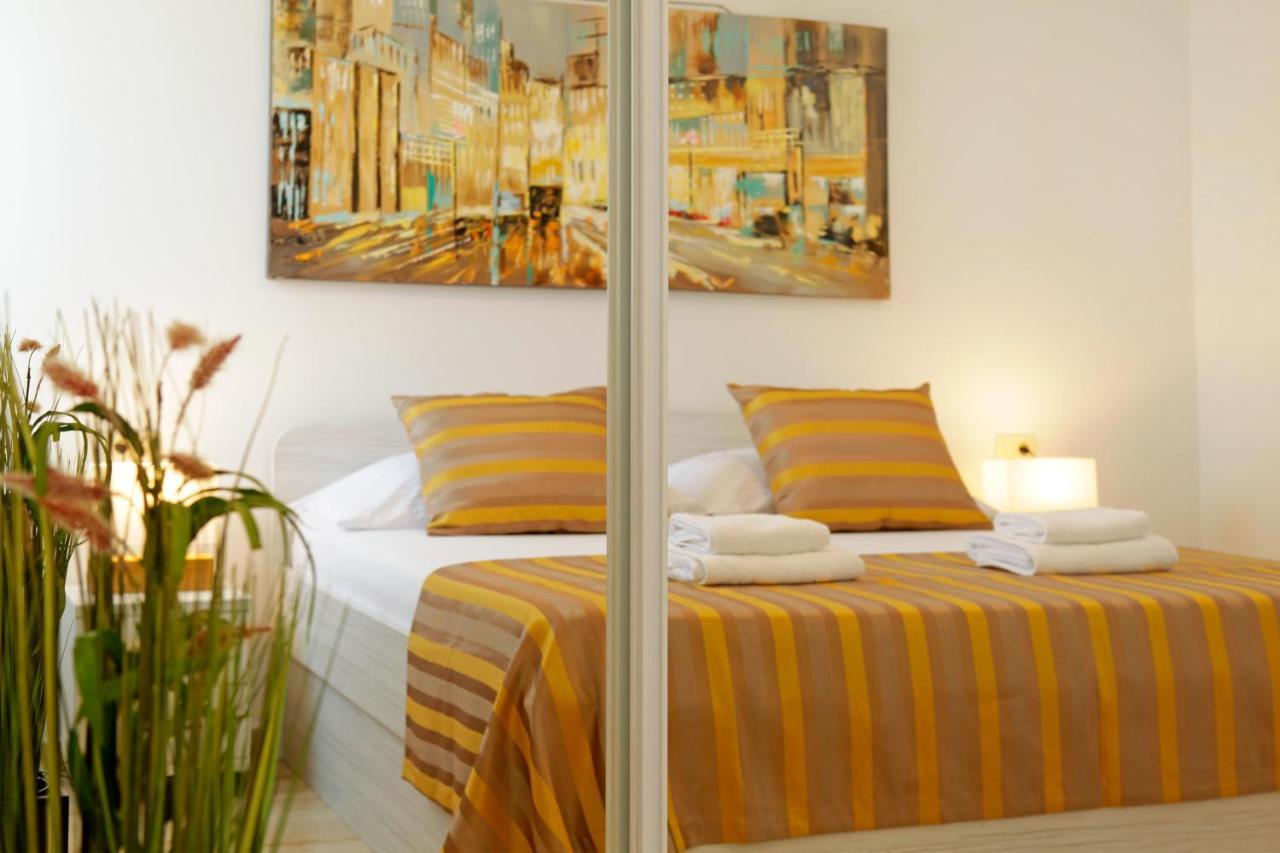 Modern 2-Bed Apt, Late Check In Available 斯普利特 外观 照片