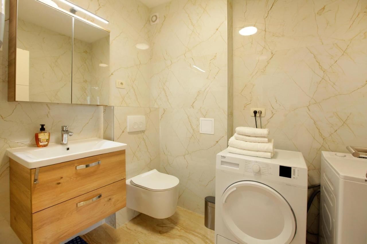 Modern 2-Bed Apt, Late Check In Available 斯普利特 外观 照片