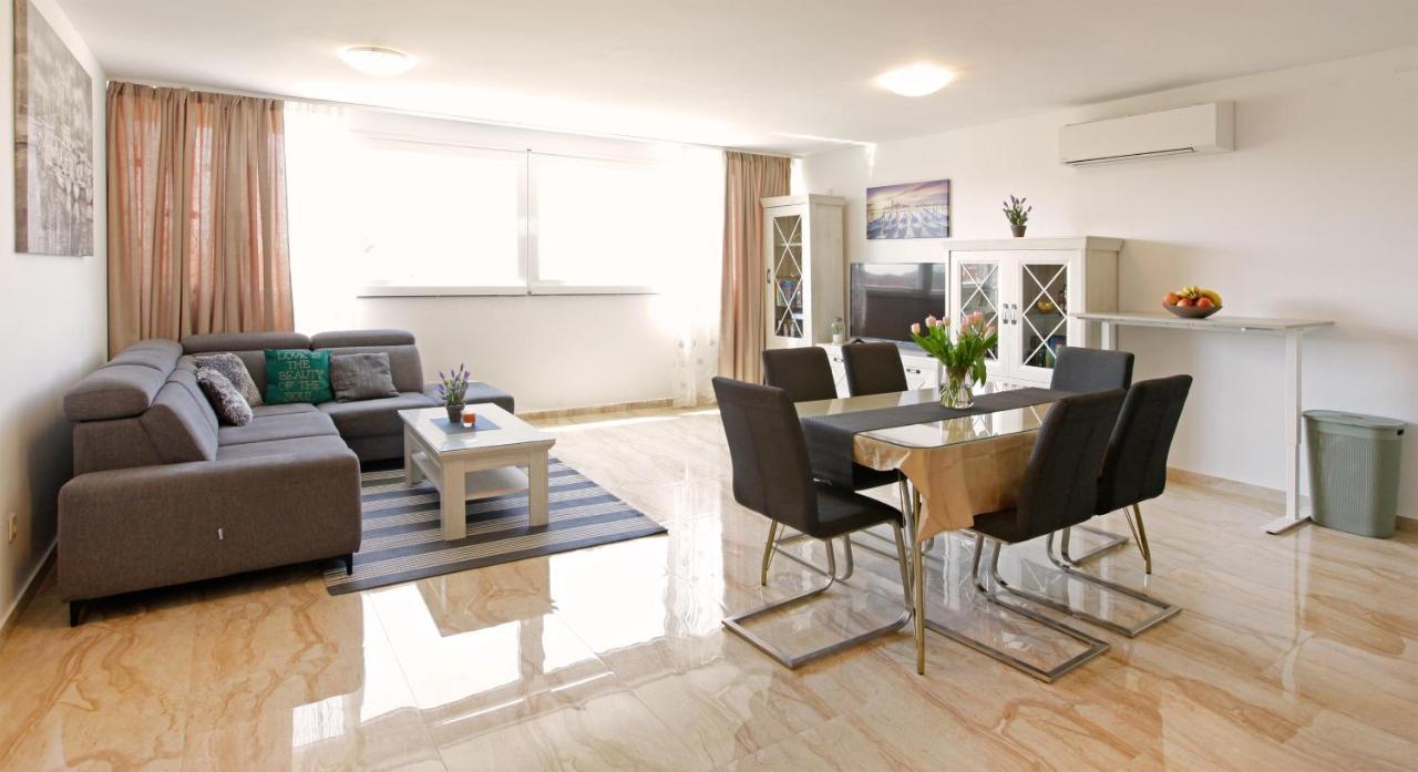 Modern 2-Bed Apt, Late Check In Available 斯普利特 外观 照片
