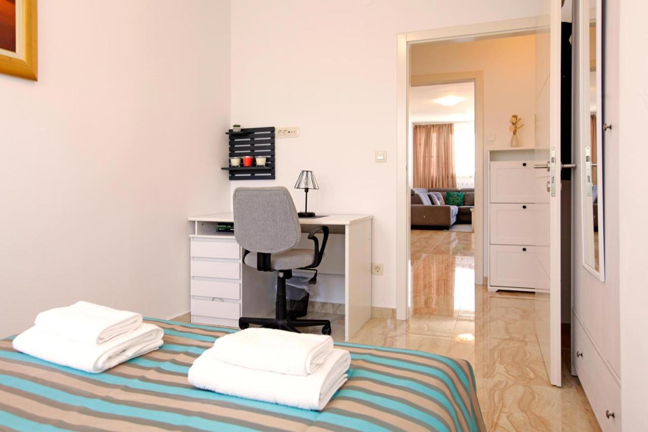 Modern 2-Bed Apt, Late Check In Available 斯普利特 外观 照片