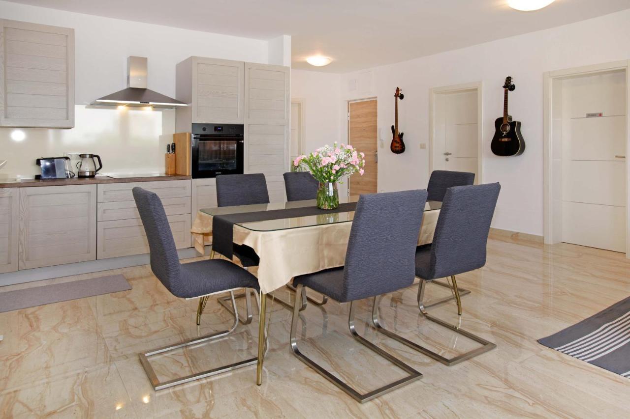 Modern 2-Bed Apt, Late Check In Available 斯普利特 外观 照片