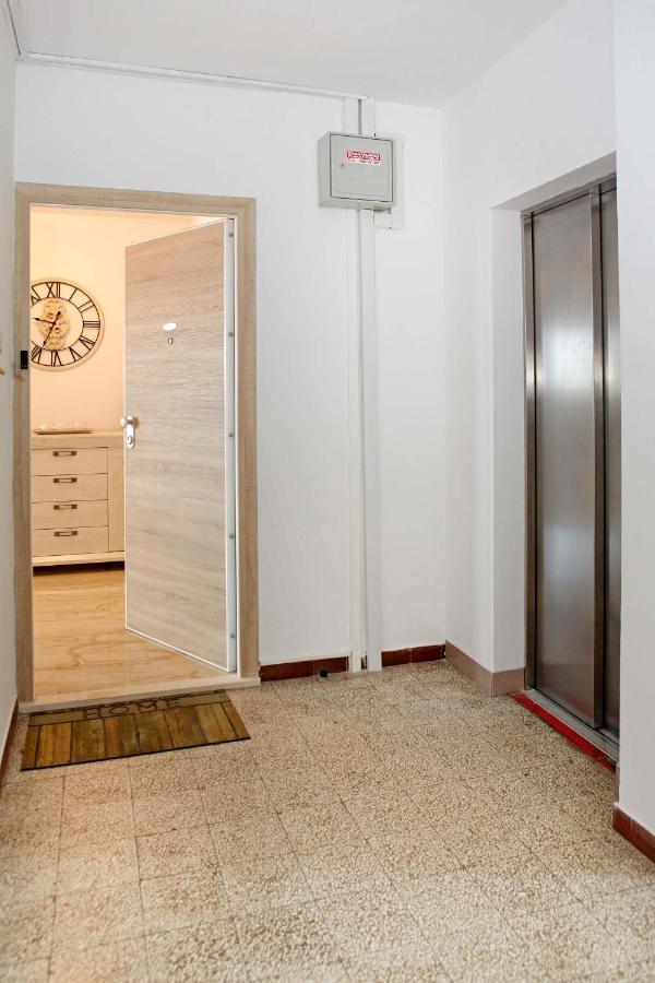 Modern 2-Bed Apt, Late Check In Available 斯普利特 外观 照片