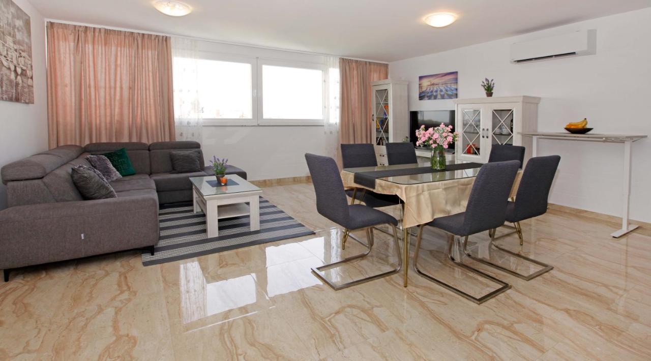 Modern 2-Bed Apt, Late Check In Available 斯普利特 外观 照片