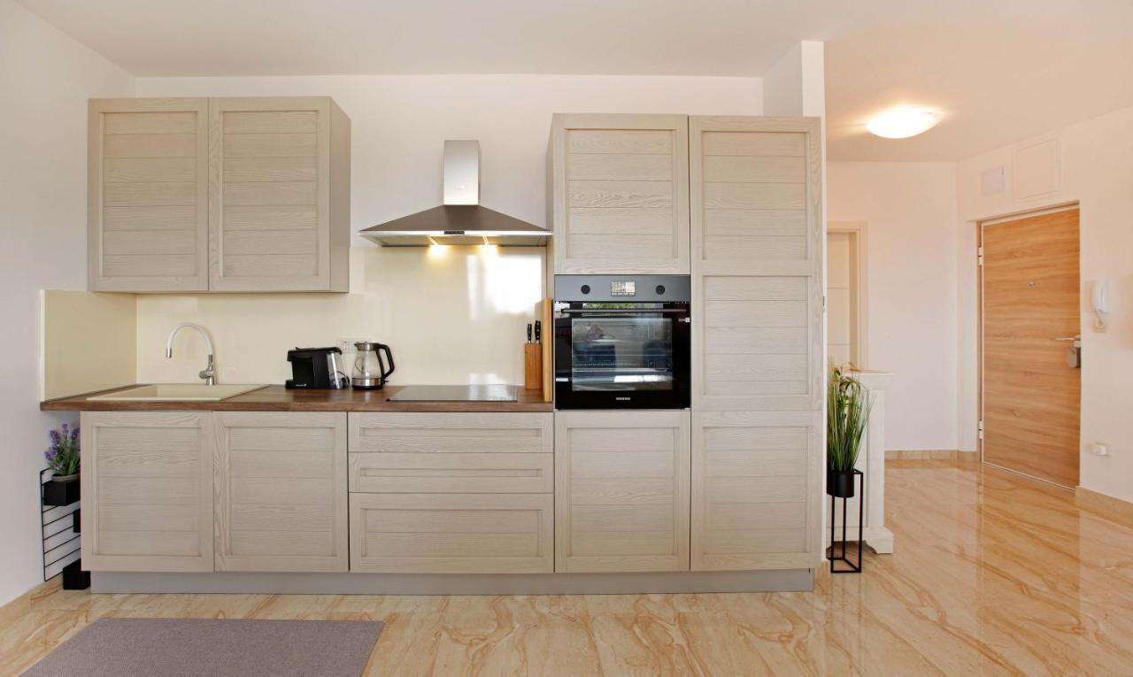 Modern 2-Bed Apt, Late Check In Available 斯普利特 外观 照片