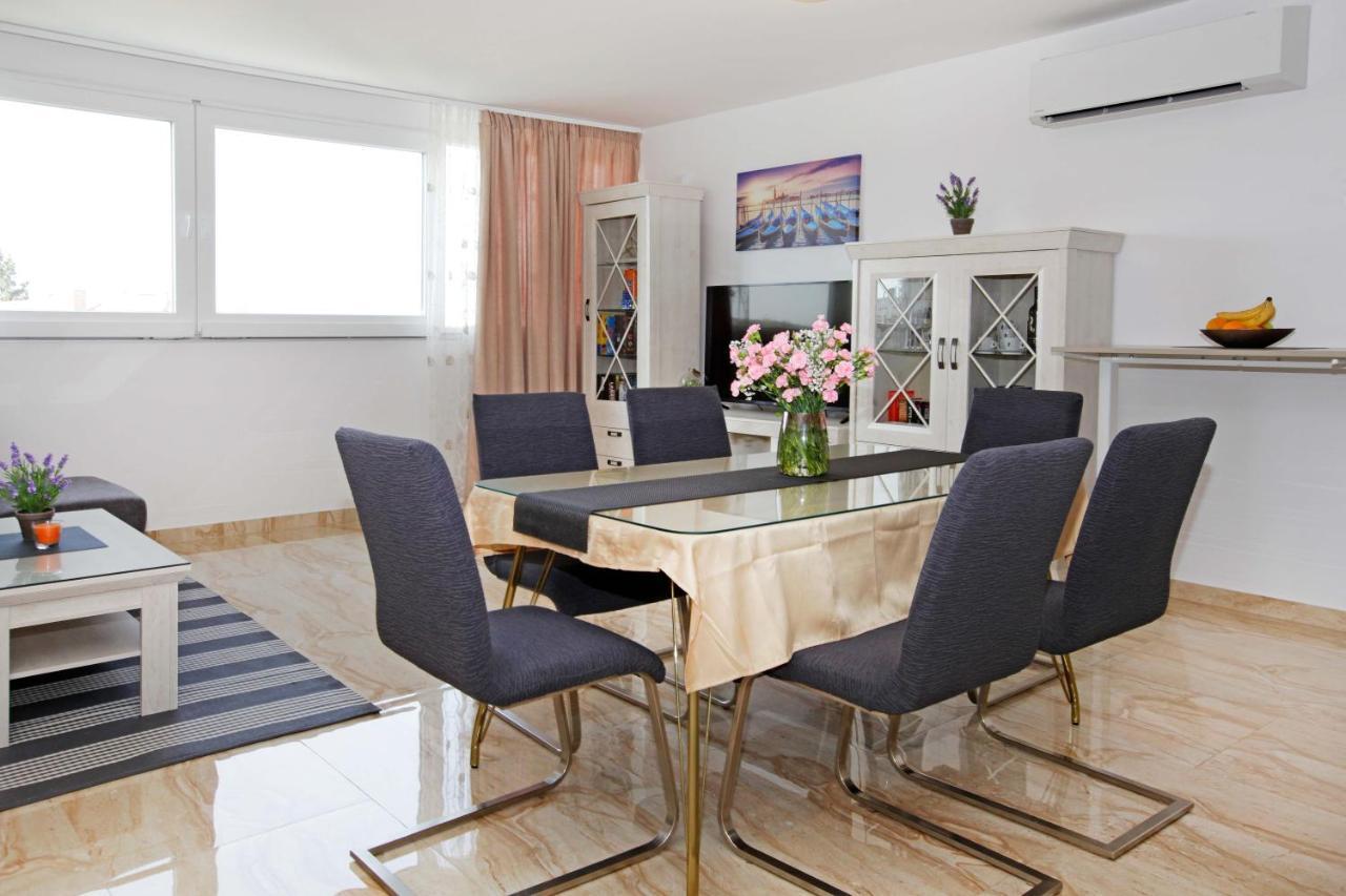 Modern 2-Bed Apt, Late Check In Available 斯普利特 外观 照片
