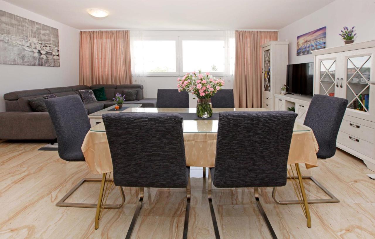 Modern 2-Bed Apt, Late Check In Available 斯普利特 外观 照片