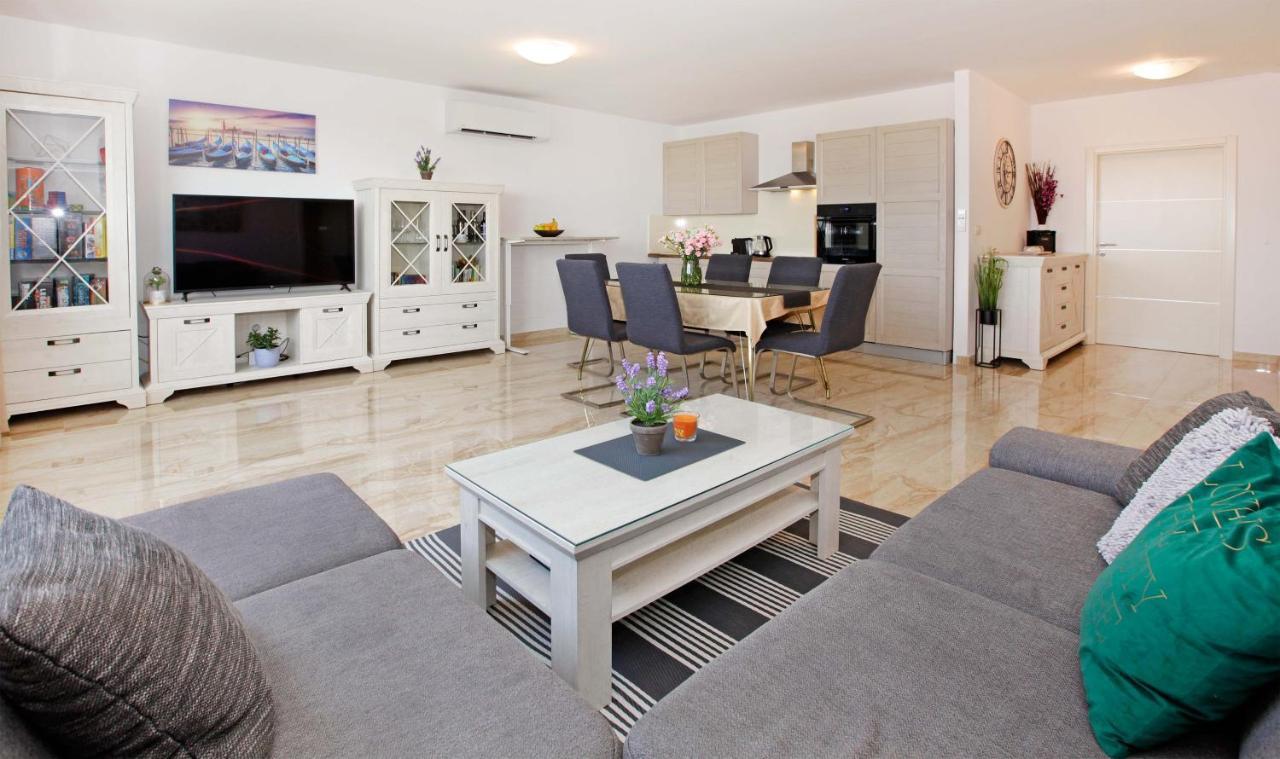 Modern 2-Bed Apt, Late Check In Available 斯普利特 外观 照片