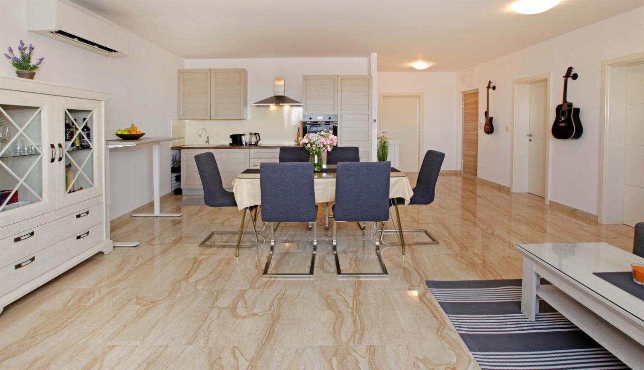 Modern 2-Bed Apt, Late Check In Available 斯普利特 外观 照片