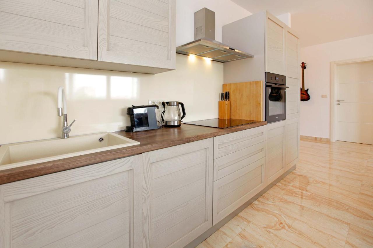 Modern 2-Bed Apt, Late Check In Available 斯普利特 外观 照片