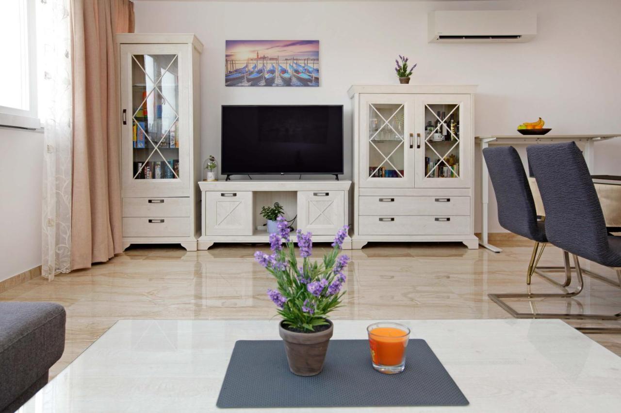 Modern 2-Bed Apt, Late Check In Available 斯普利特 外观 照片