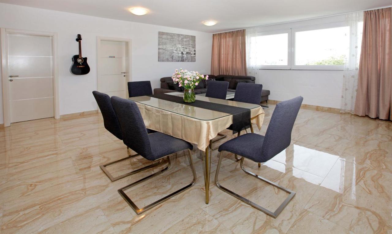 Modern 2-Bed Apt, Late Check In Available 斯普利特 外观 照片