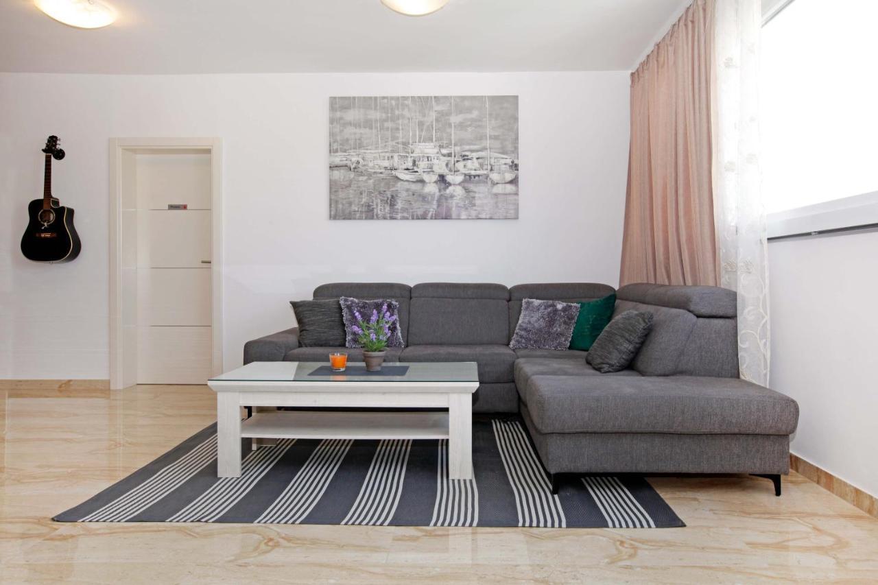 Modern 2-Bed Apt, Late Check In Available 斯普利特 外观 照片