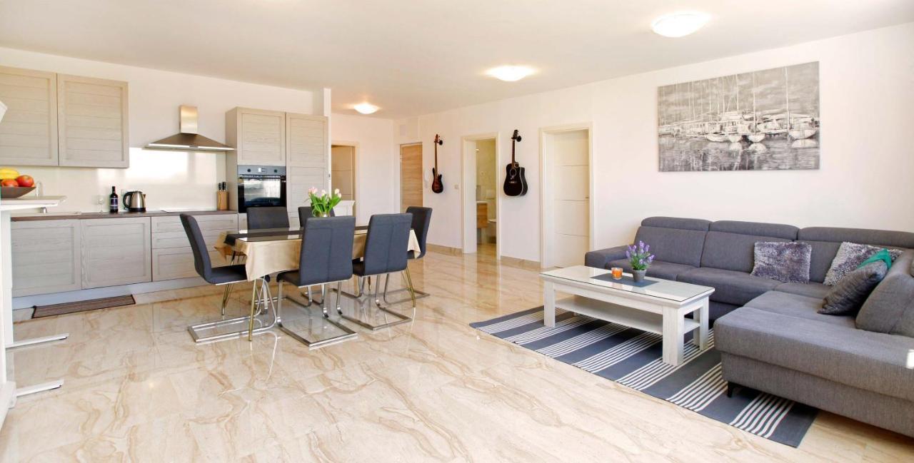 Modern 2-Bed Apt, Late Check In Available 斯普利特 外观 照片